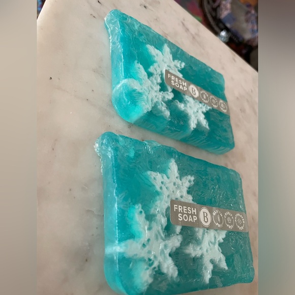 Basin Bath Soap - Two Winter Snowflake Bars Fully Sealed, Scented - Picture 2 of 3